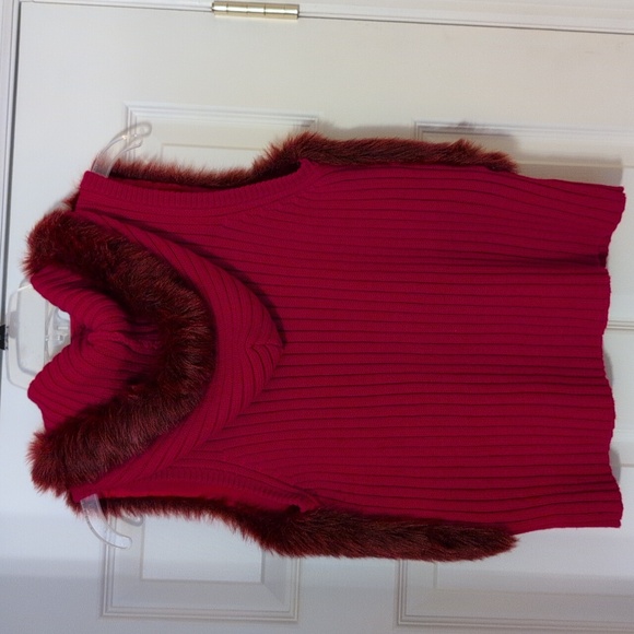 Sweater vest with hood - Picture 2 of 9